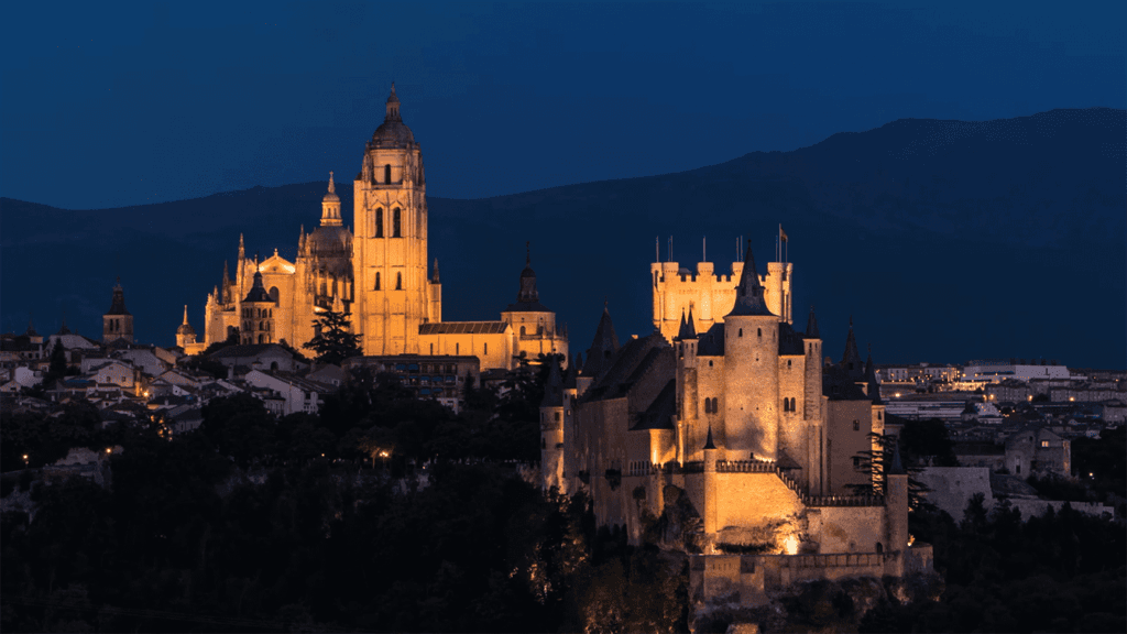 Alcazar de Segovía de noche
