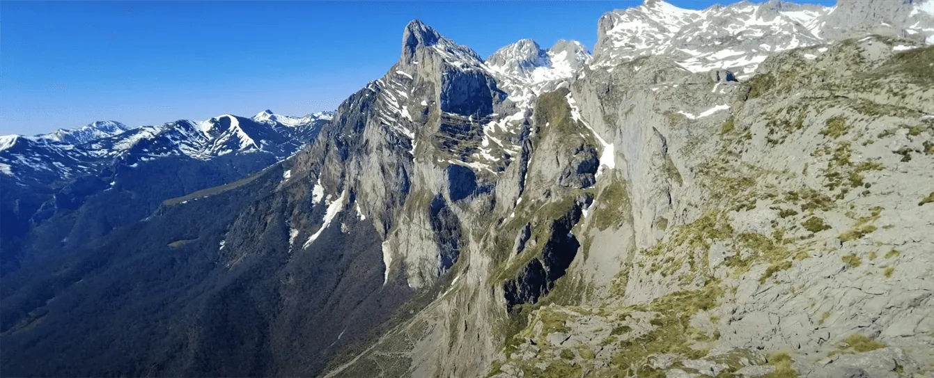 Cumbres de Picos de Europa desde el mirador de Fuente Dé