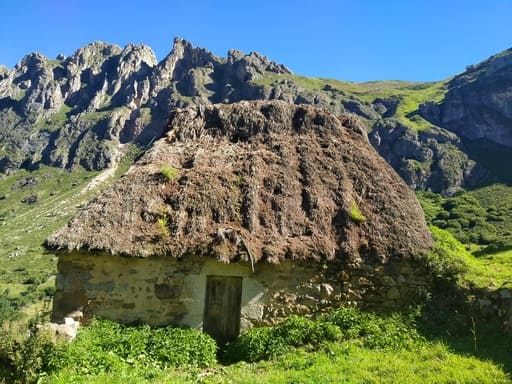 Brañas y Cabañas de Teito