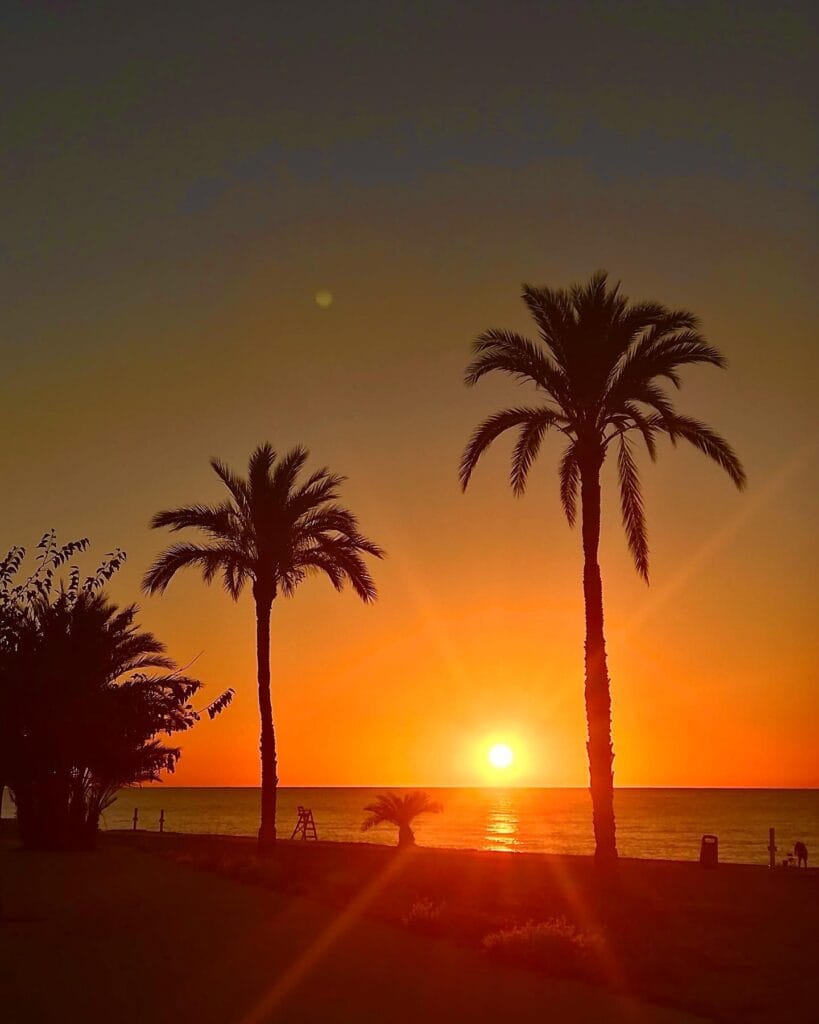 Amanecer en la playa de villajoyosa