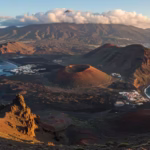 Vista panorámica de Tenerife con el Teide y los acantilados costeros - Itinerario de 4 días en Tenerife