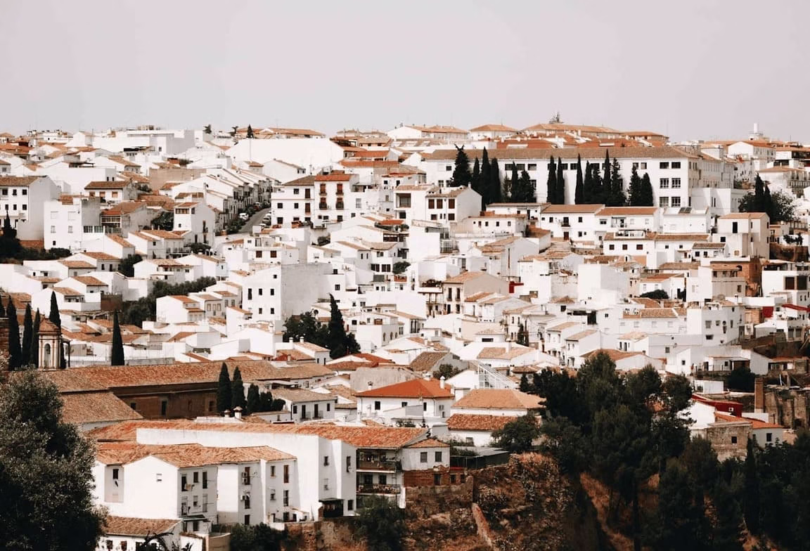 Casas blancas de Jubrique en la Serranía de Ronda cerca de Marbella